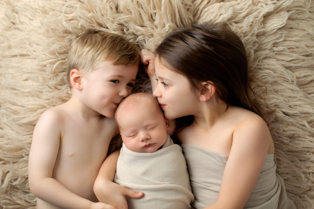 Siblings with newborn
